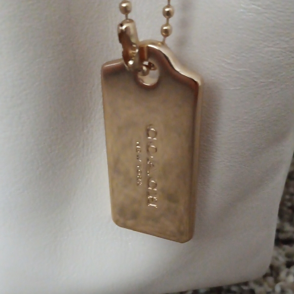 Coach Ivory Shoulder Bag with Gold Chain - Picture 5 of 11